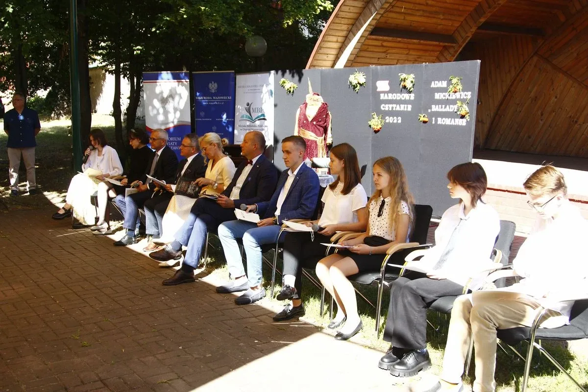 Narodowe Czytanie z Wojewodą Mazowieckim oraz Mazowieckim Kuratorem Oświaty w Letnim Ogrodzie! (zdjęcia, wideo)