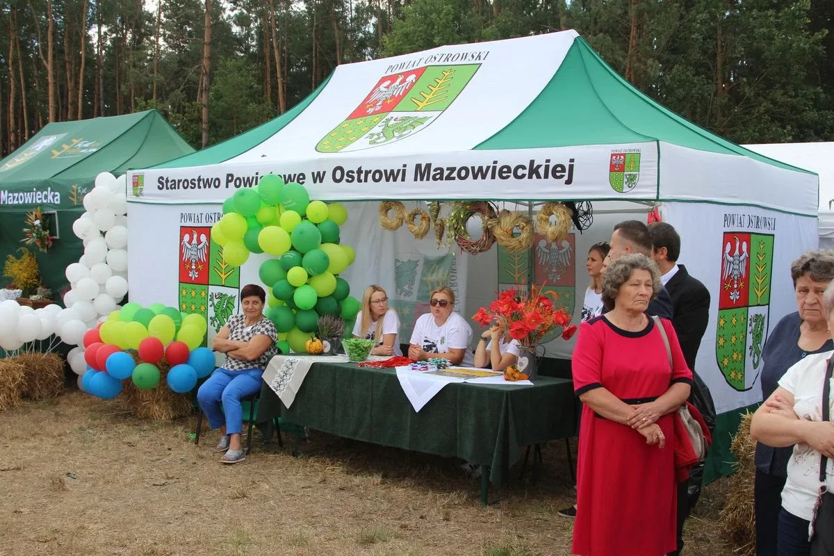 Przemarsz korowodu dożynkowego - Dożynki 2022 w Sielcu (zdjęcia, wideo)