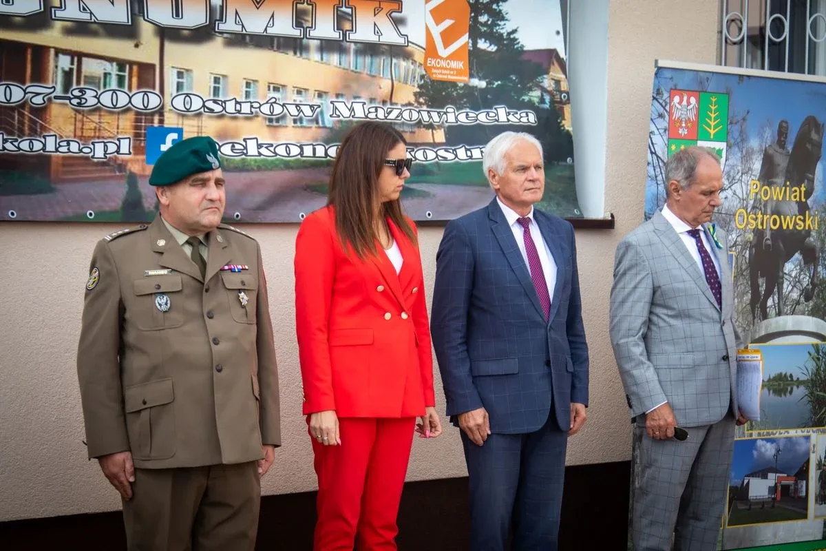 Uczniowie "Ekonomika" powitali nowy rok szkolny (zdjęcia)