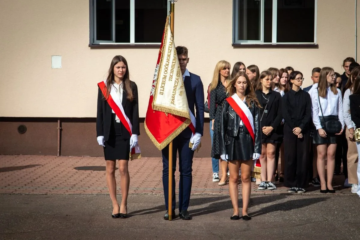 Uczniowie "Ekonomika" powitali nowy rok szkolny (zdjęcia)