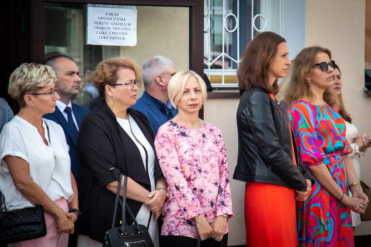 Uczniowie "Ekonomika" powitali nowy rok szkolny (zdjęcia)