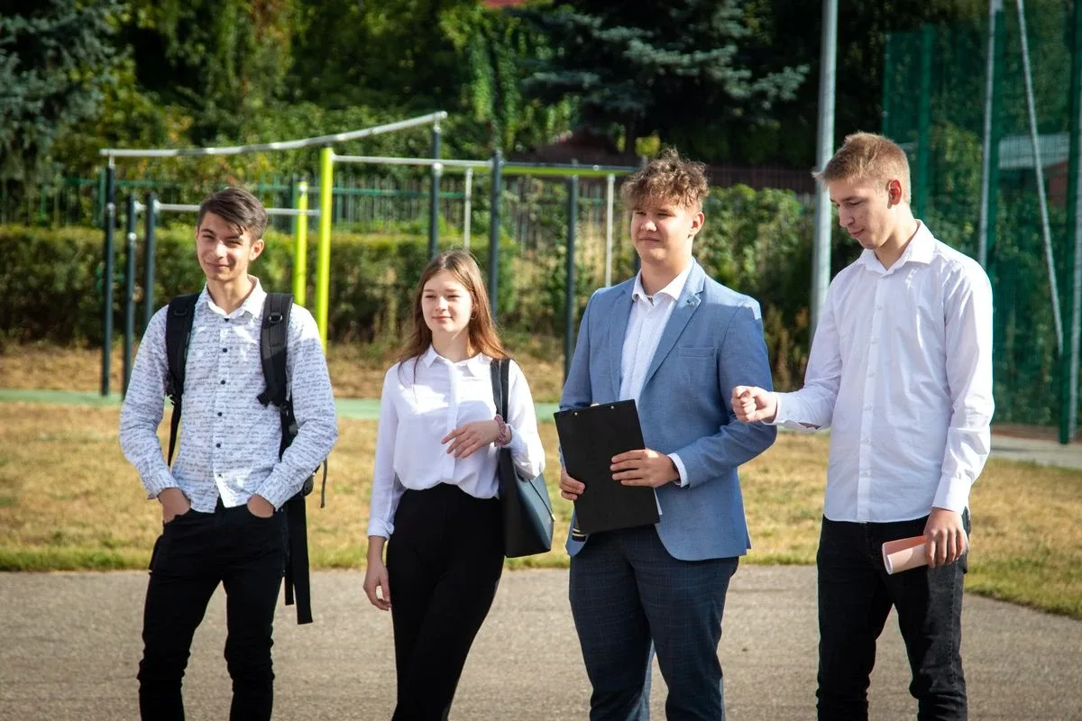 Uczniowie "Ekonomika" powitali nowy rok szkolny (zdjęcia)