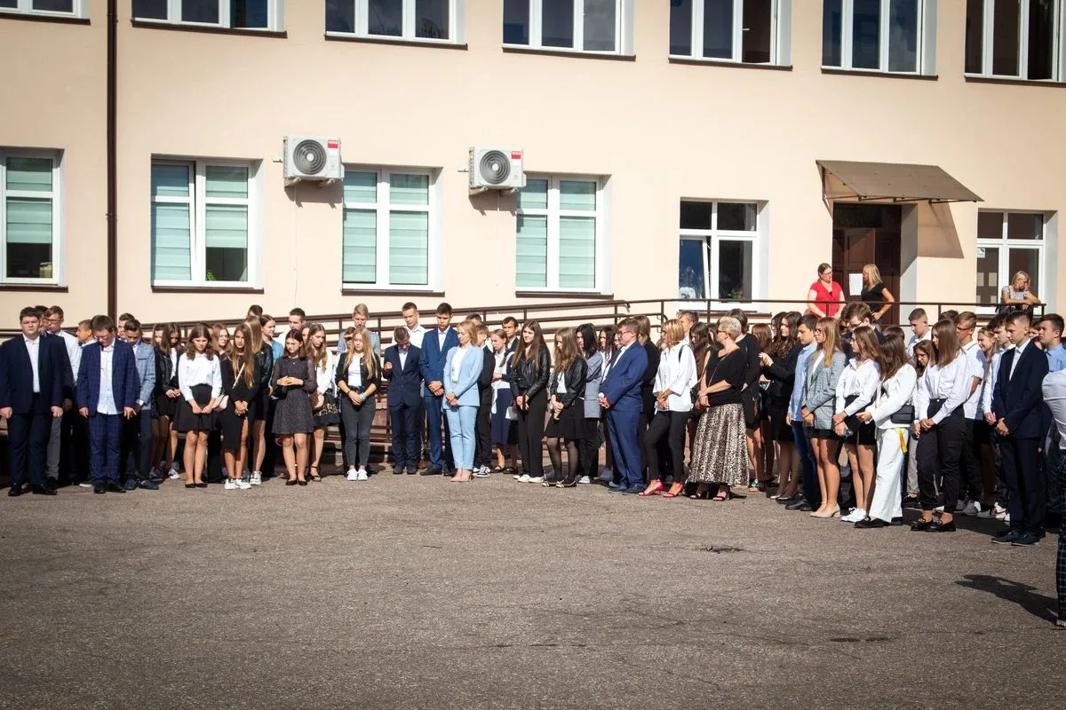 Uczniowie "Ekonomika" powitali nowy rok szkolny (zdjęcia)