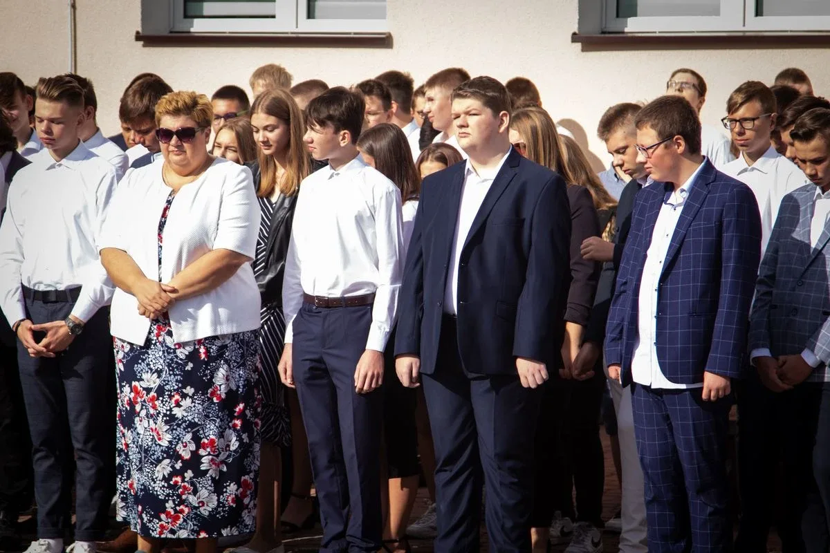 Uczniowie "Ekonomika" powitali nowy rok szkolny (zdjęcia)