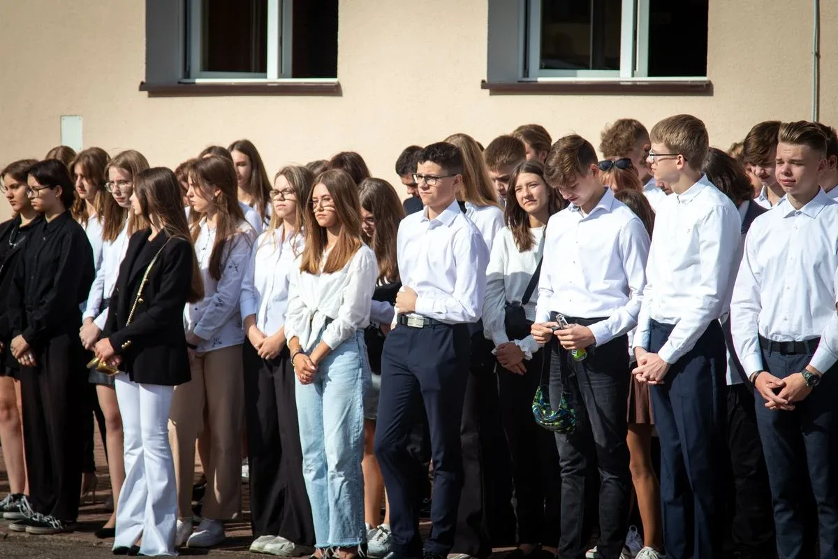 Uczniowie "Ekonomika" powitali nowy rok szkolny (zdjęcia)