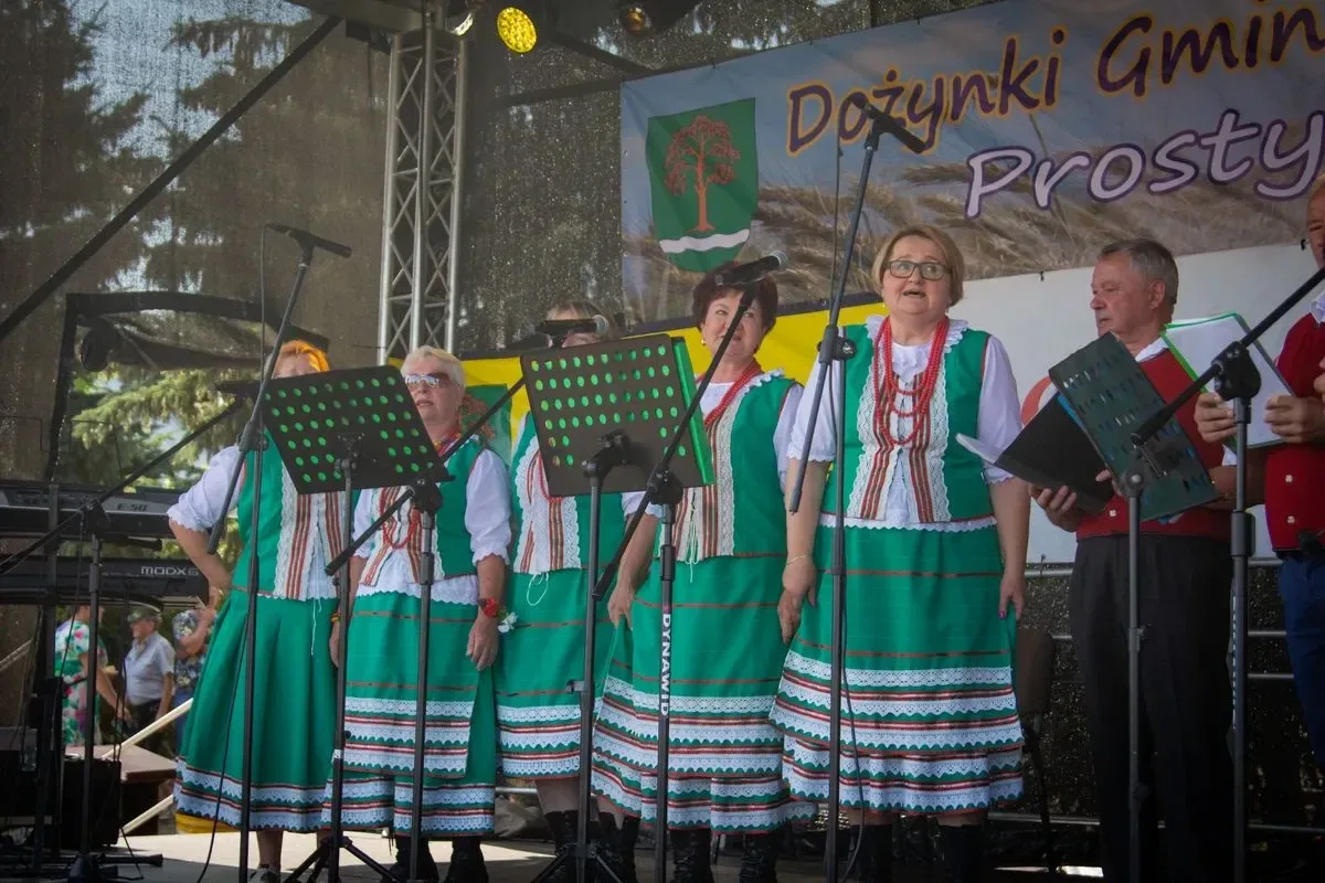 Artyści zaprezentowali swoje utwory na Dożynkach Gminno-Parafialnych w Prostyni (zdjęcia, wideo) 