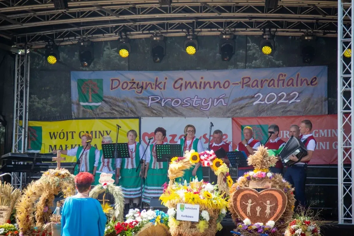 Artyści zaprezentowali swoje utwory na Dożynkach Gminno-Parafialnych w Prostyni (zdjęcia, wideo) 