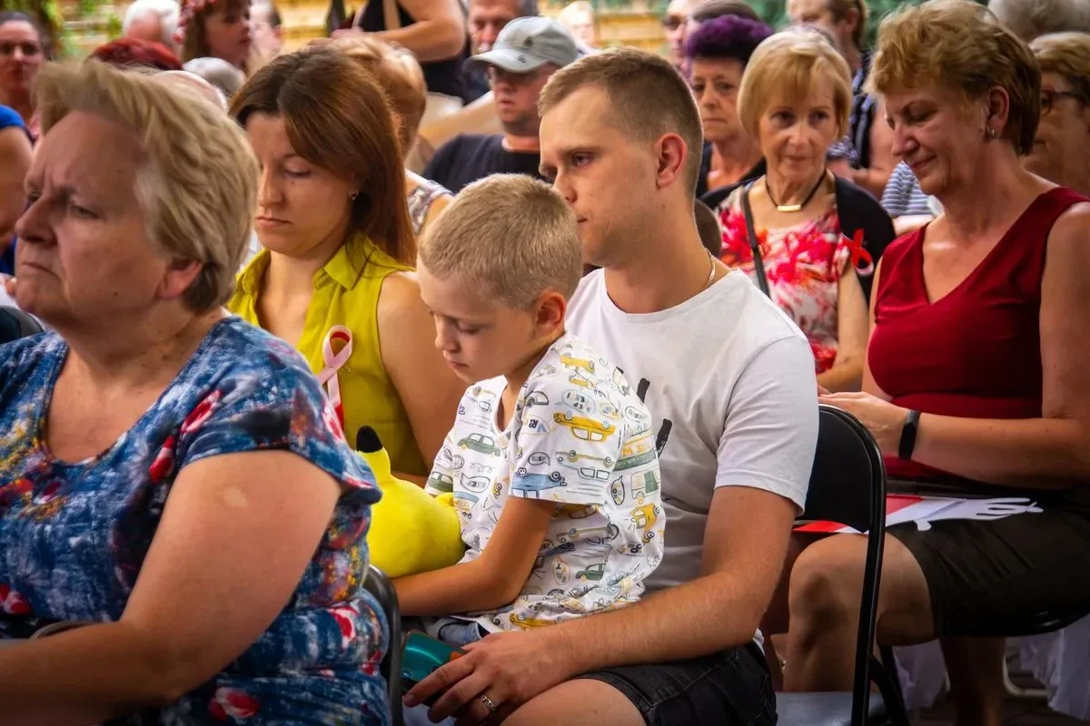 Ostrowianie wspólnie śpiewali pieśni i piosenki żołnierskie (zdjęcia) (wideo)