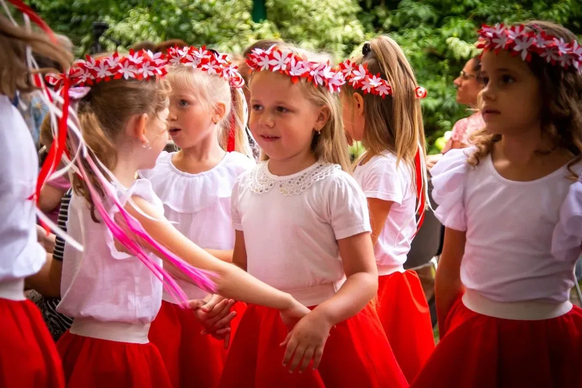 Ostrowianie wspólnie śpiewali pieśni i piosenki żołnierskie (zdjęcia) (wideo)