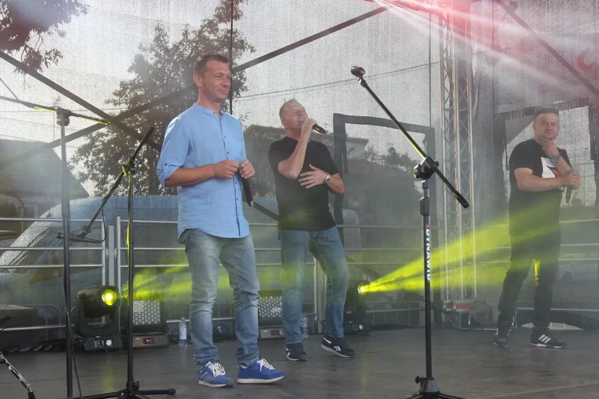 Koncerty zespołów na XXI Dniach Kukurydzy w Andrzejewie. Artyści zachwycili publikę swoimi występami (zdjęcia, wideo)