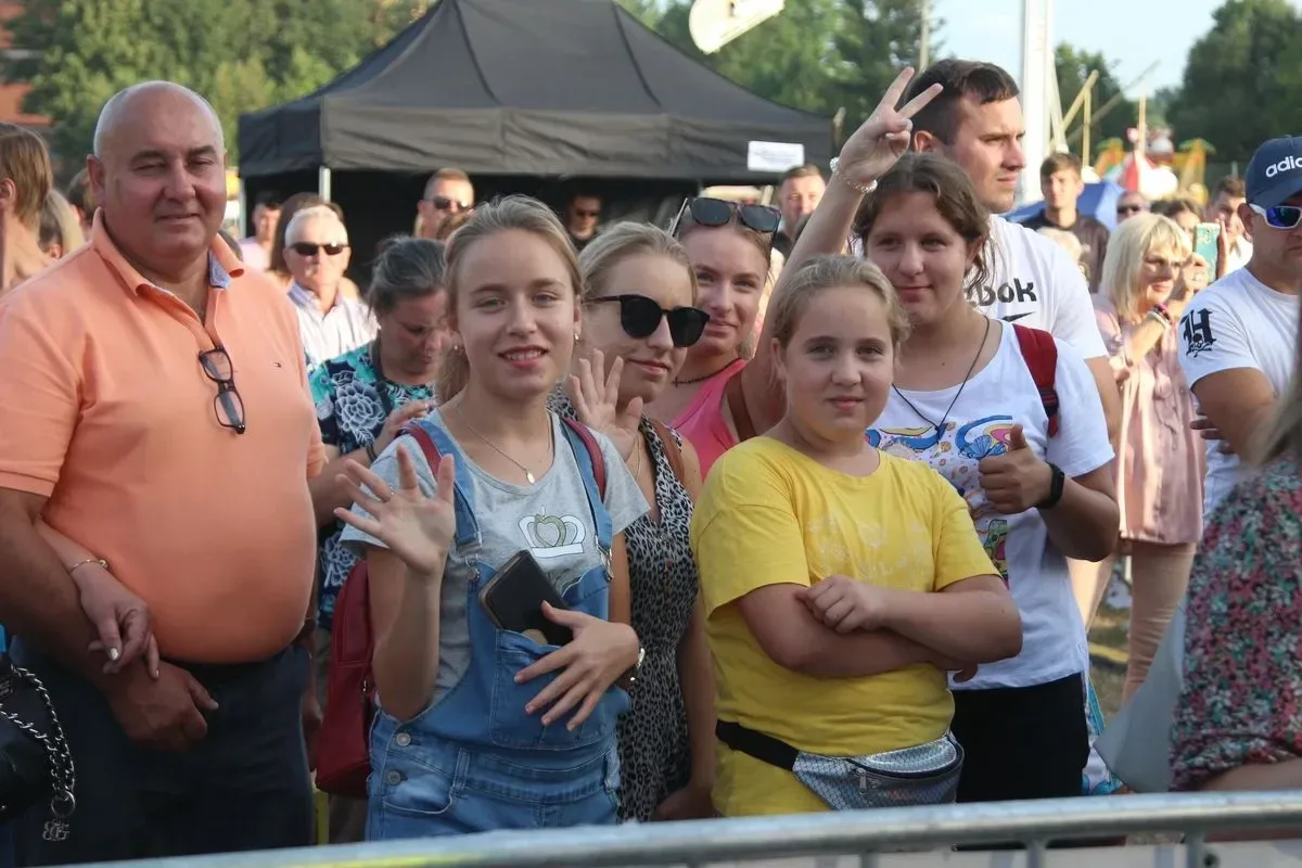 Koncerty zespołów na XXI Dniach Kukurydzy w Andrzejewie. Artyści zachwycili publikę swoimi występami (zdjęcia, wideo)