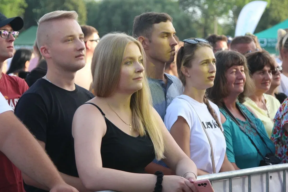 Koncerty zespołów na XXI Dniach Kukurydzy w Andrzejewie. Artyści zachwycili publikę swoimi występami (zdjęcia, wideo)