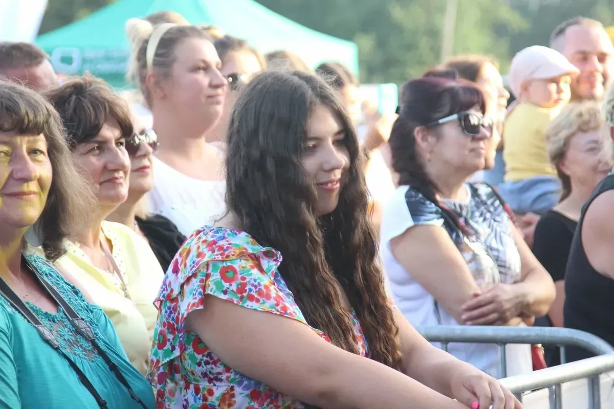 Koncerty zespołów na XXI Dniach Kukurydzy w Andrzejewie. Artyści zachwycili publikę swoimi występami (zdjęcia, wideo)