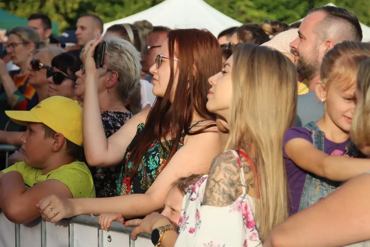 Koncerty zespołów na XXI Dniach Kukurydzy w Andrzejewie. Artyści zachwycili publikę swoimi występami (zdjęcia, wideo)