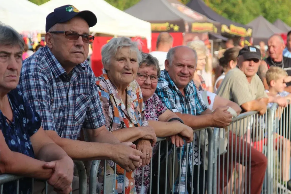 Koncerty zespołów na XXI Dniach Kukurydzy w Andrzejewie. Artyści zachwycili publikę swoimi występami (zdjęcia, wideo)