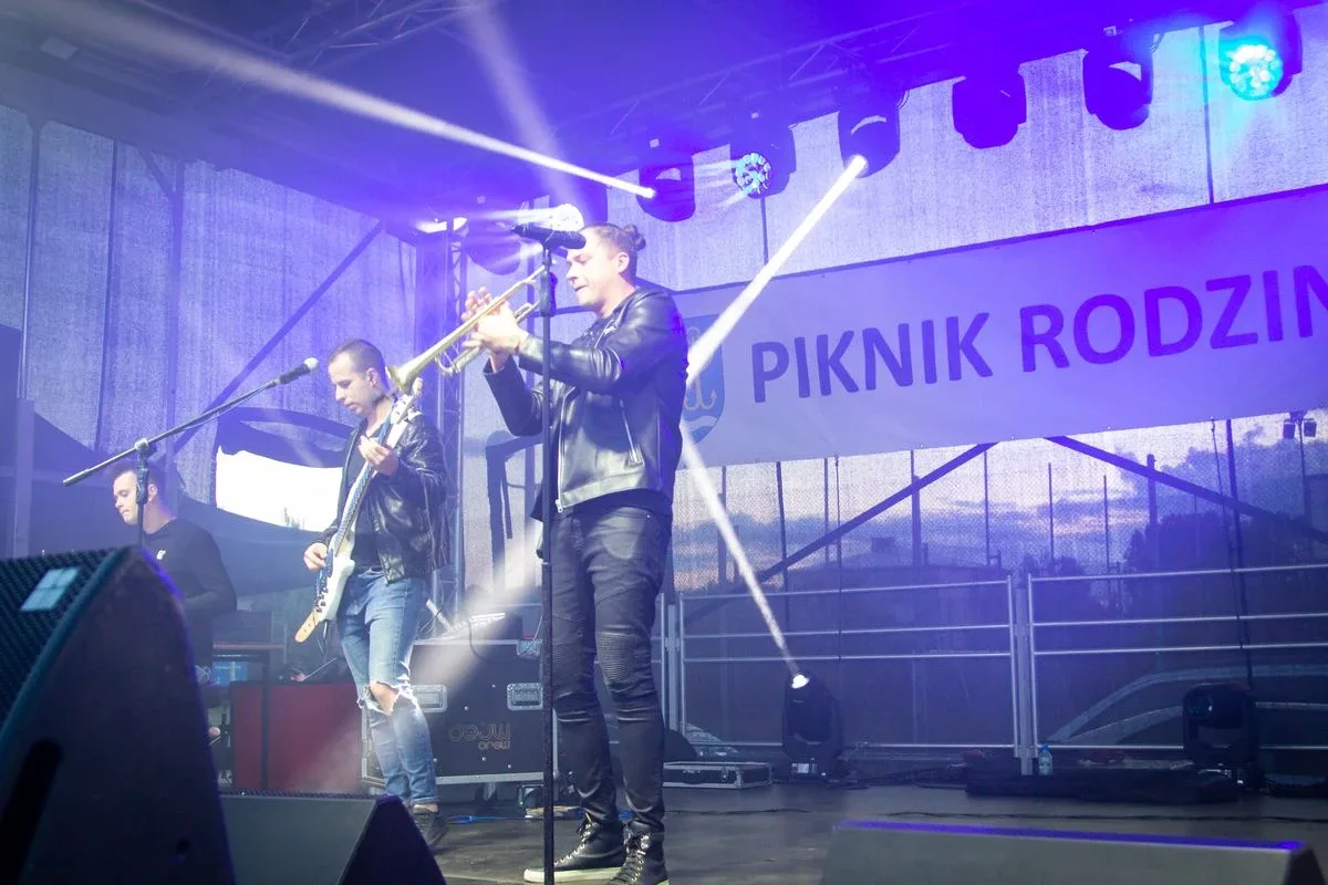 Koncerty zespołów na Pikniku Rodzinnym w Nurze - pojawiły się same największe hity! (zdjęcia, wideo)