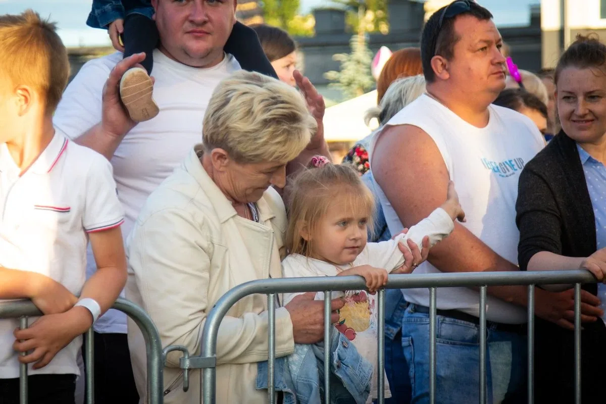 Koncerty zespołów na Pikniku Rodzinnym w Nurze - pojawiły się same największe hity! (zdjęcia, wideo)