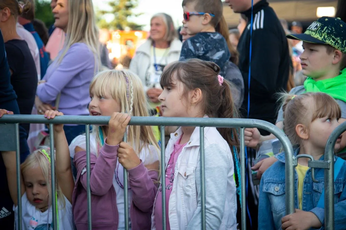 Koncerty zespołów na Pikniku Rodzinnym w Nurze - pojawiły się same największe hity! (zdjęcia, wideo)