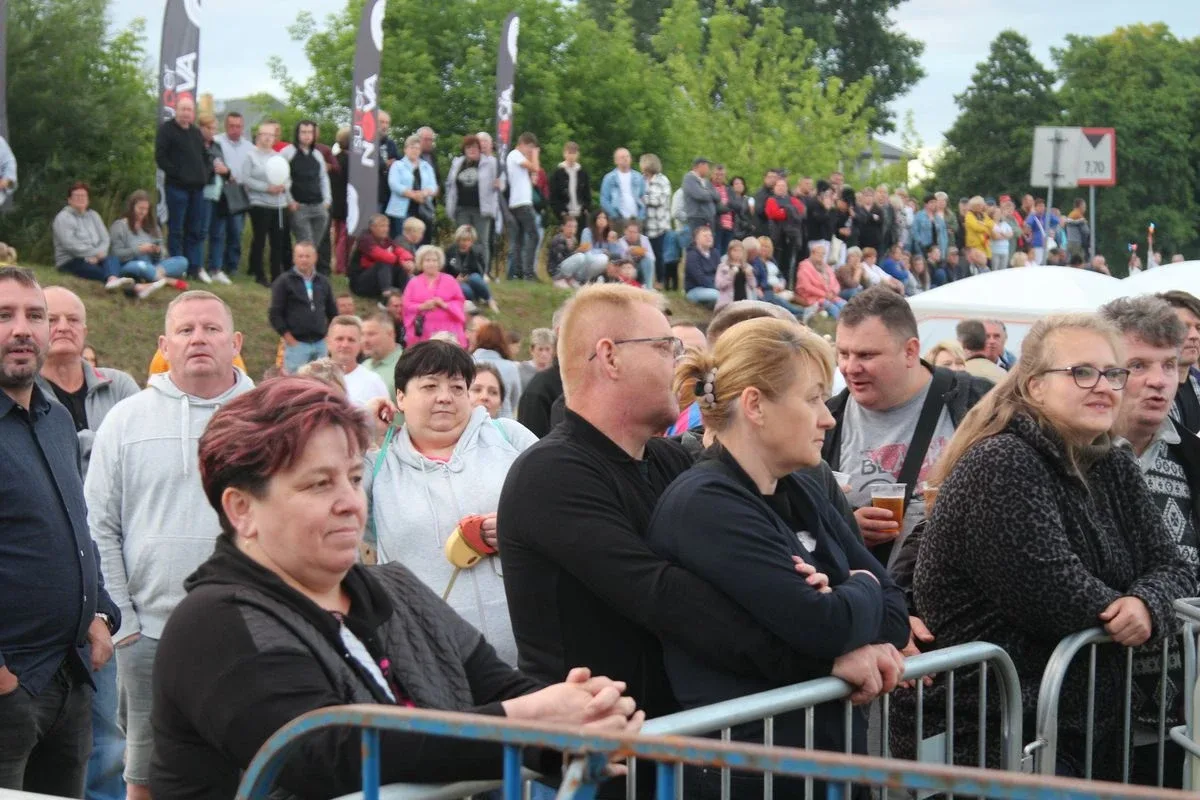 Koncerty trzech zespołów na Dniach Broku! Tak bawili się mieszkańcy przy dobrej muzyce (zdjęcia)