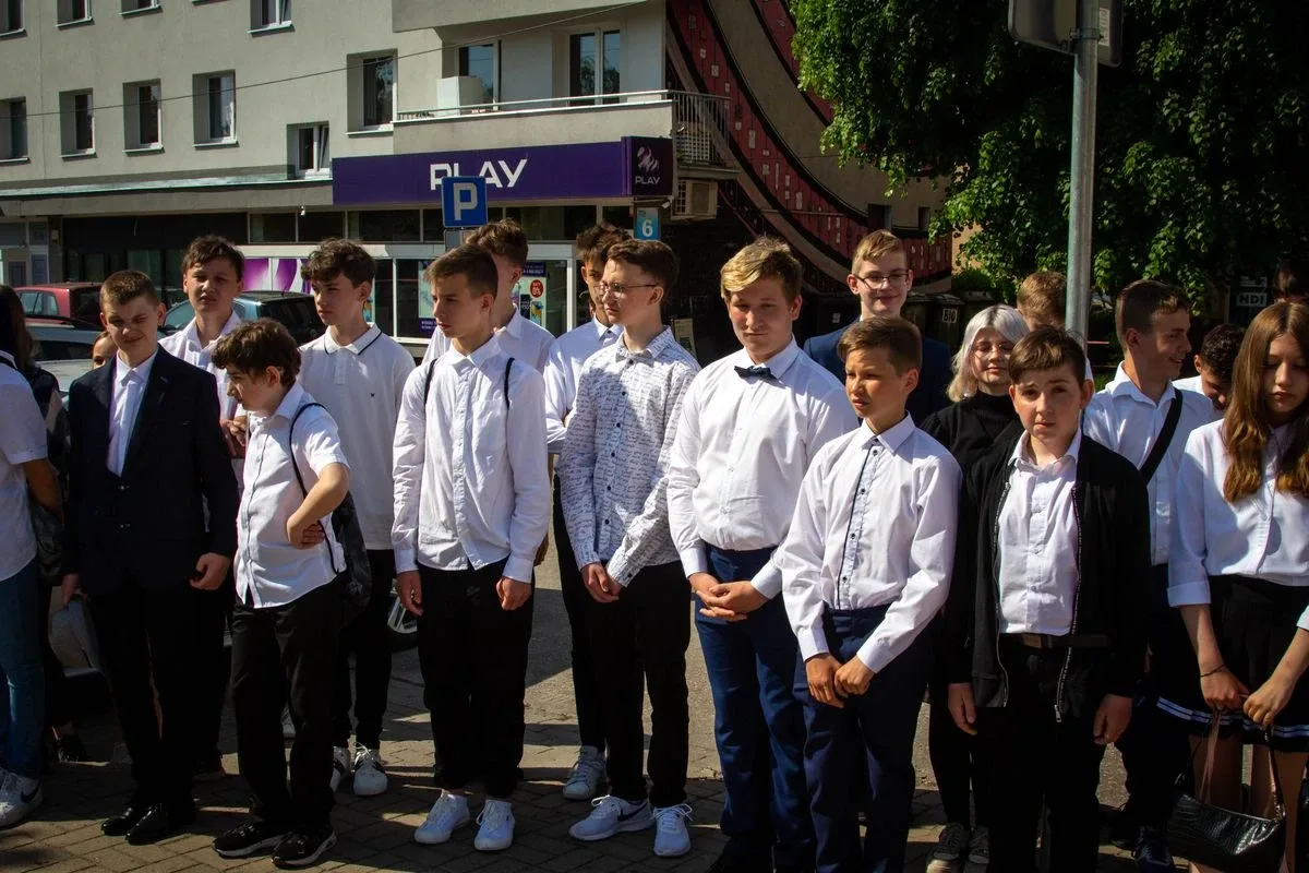 Uroczystość z okazji Święta Pułku oraz Święta Szkoły Podstawowej nr 4 (zdjęcia)