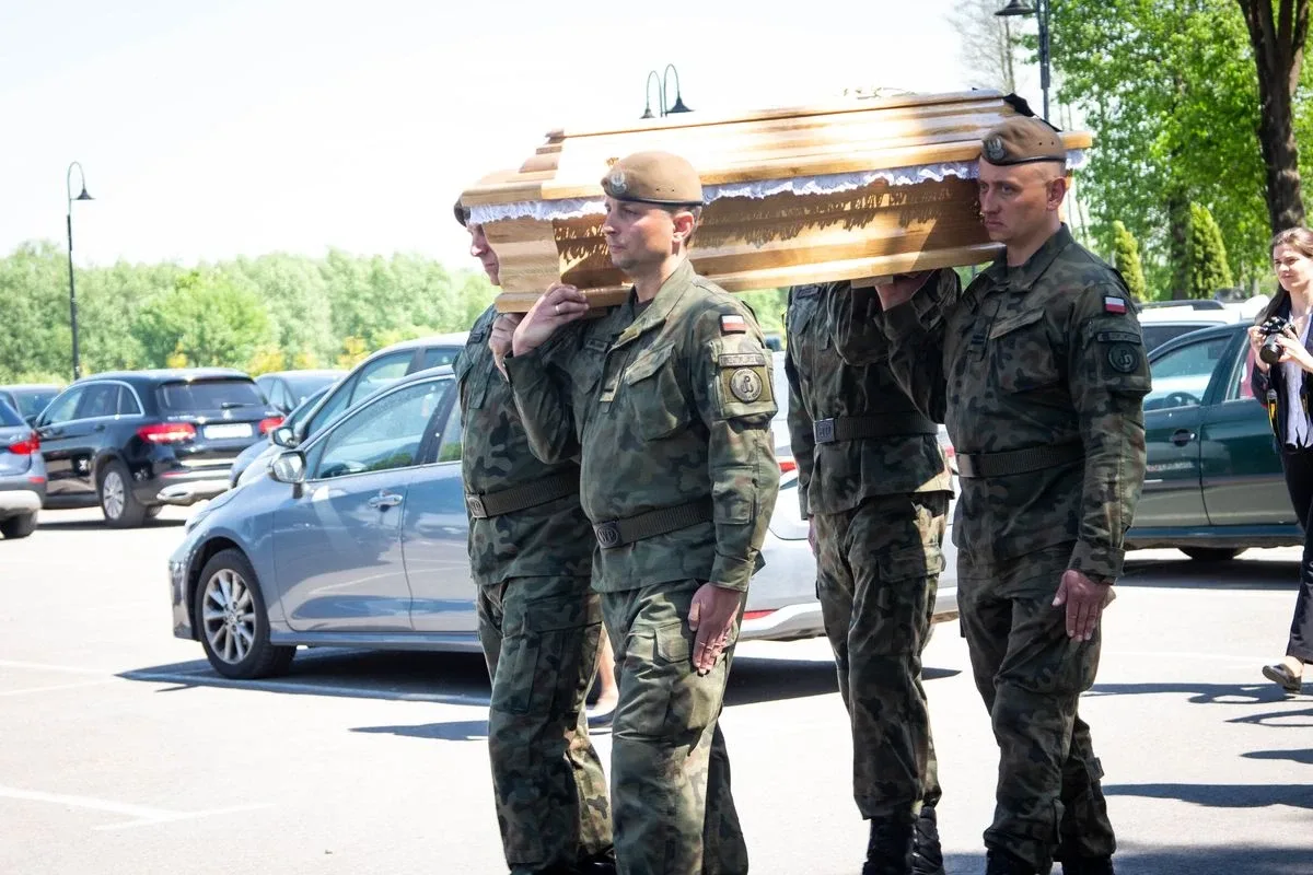 Uroczystości pogrzebowe Żołnierza Niezłomnego (zdjęcia)