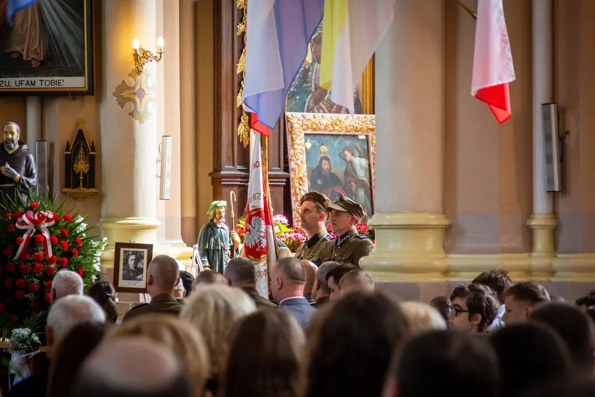 Uroczystości pogrzebowe Żołnierza Niezłomnego (zdjęcia)