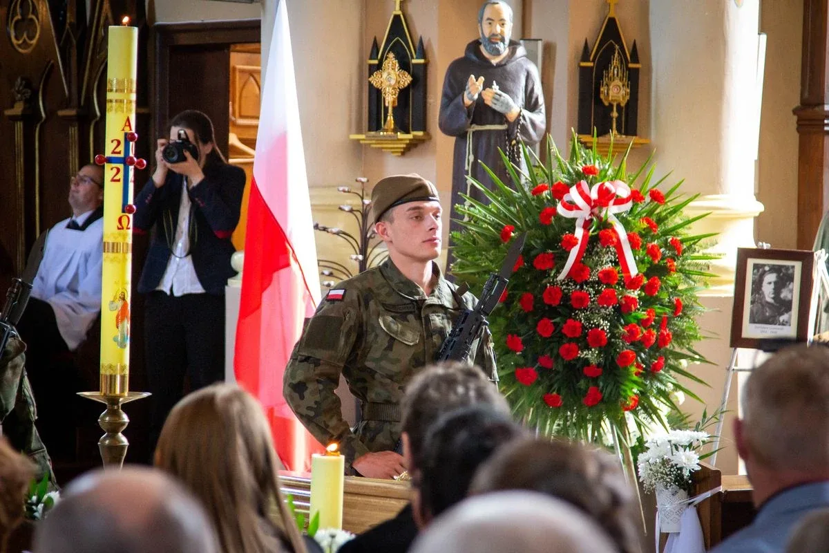 Uroczystości pogrzebowe Żołnierza Niezłomnego (zdjęcia)