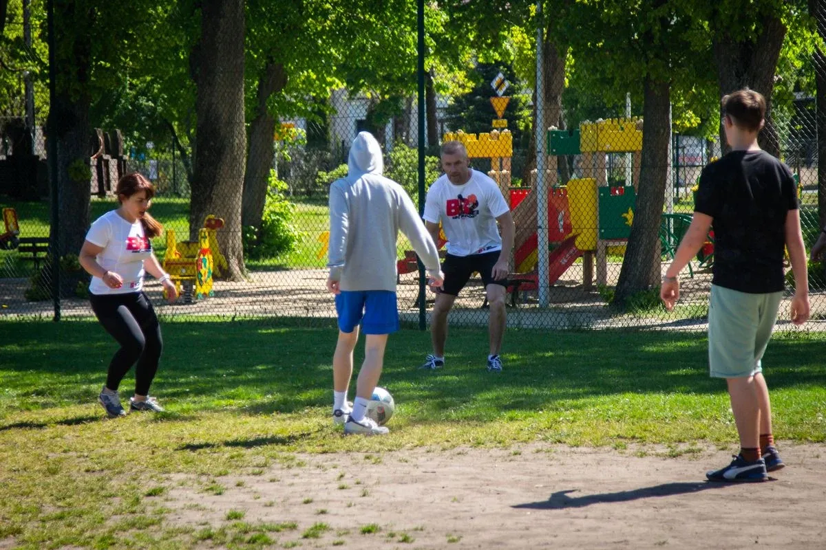 Szkoła Podstawowa nr 2 w Ostrowi Mazowieckiej uczciła pamięć Jana Pawła II (zdjęcia)