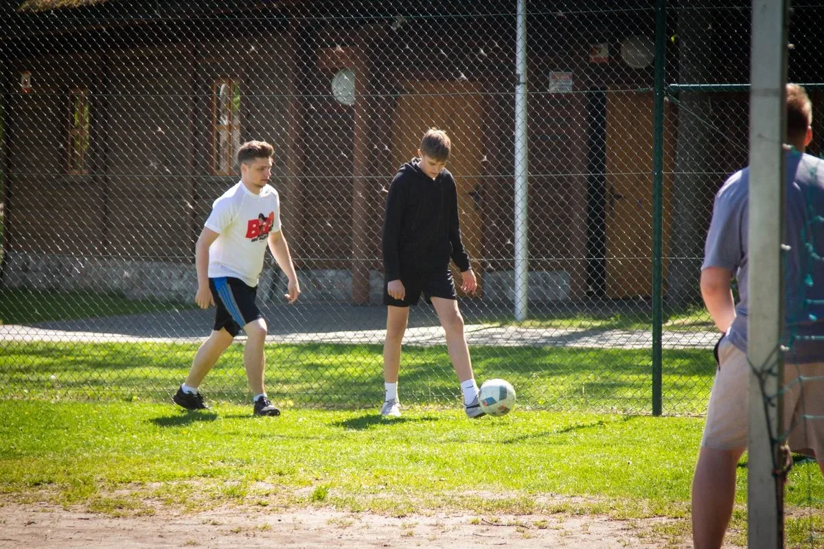 Szkoła Podstawowa nr 2 w Ostrowi Mazowieckiej uczciła pamięć Jana Pawła II (zdjęcia)