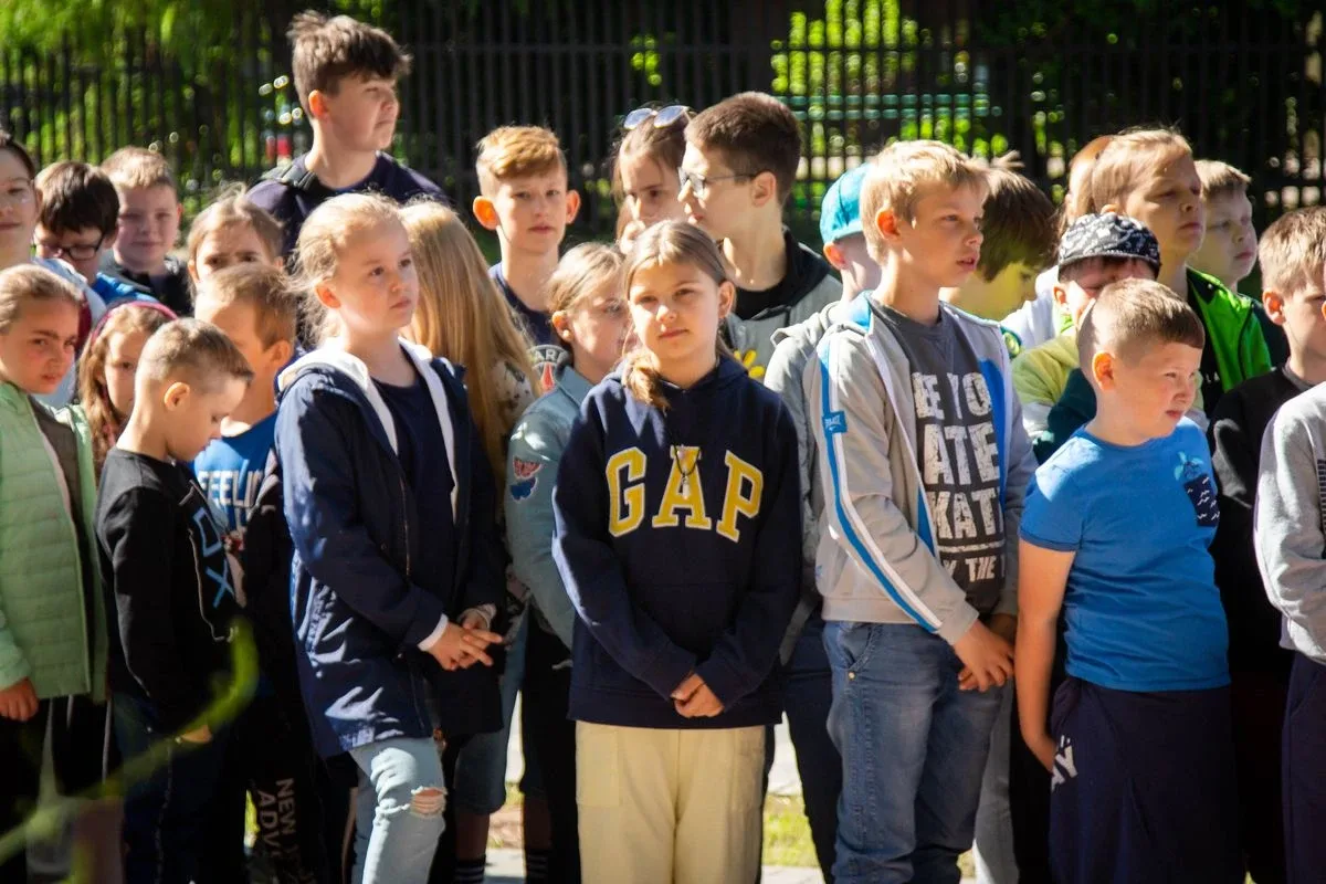 Szkoła Podstawowa nr 2 w Ostrowi Mazowieckiej uczciła pamięć Jana Pawła II (zdjęcia)