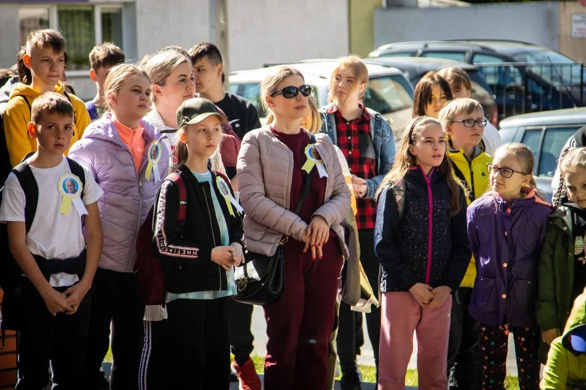 Szkoła Podstawowa nr 2 w Ostrowi Mazowieckiej uczciła pamięć Jana Pawła II (zdjęcia)