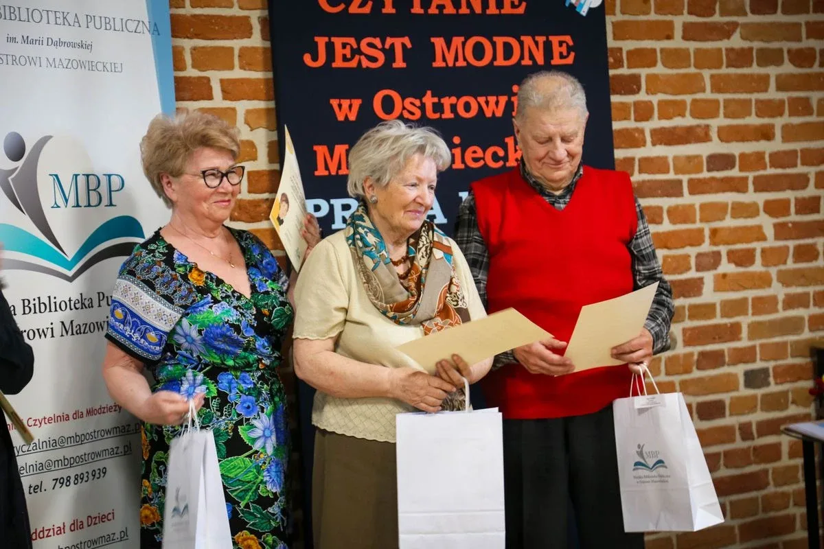 Rozdanie nagród laureatom V edycji akcji "Czytanie jest Modne w Ostrowi Mazowieckiej" (zdjęcia)