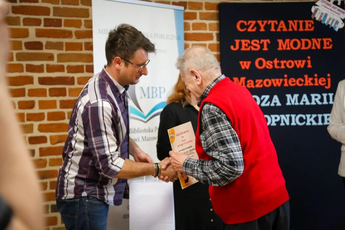 Rozdanie nagród laureatom V edycji akcji "Czytanie jest Modne w Ostrowi Mazowieckiej" (zdjęcia)