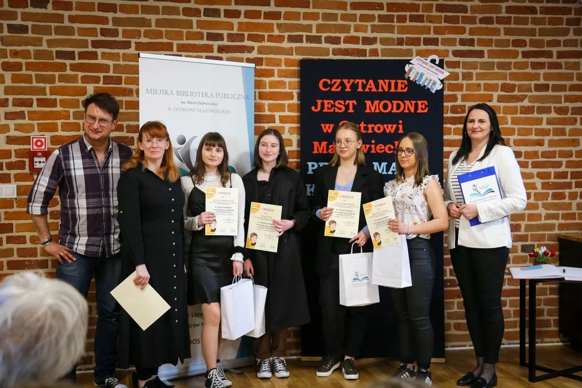 Rozdanie nagród laureatom V edycji akcji "Czytanie jest Modne w Ostrowi Mazowieckiej" (zdjęcia)