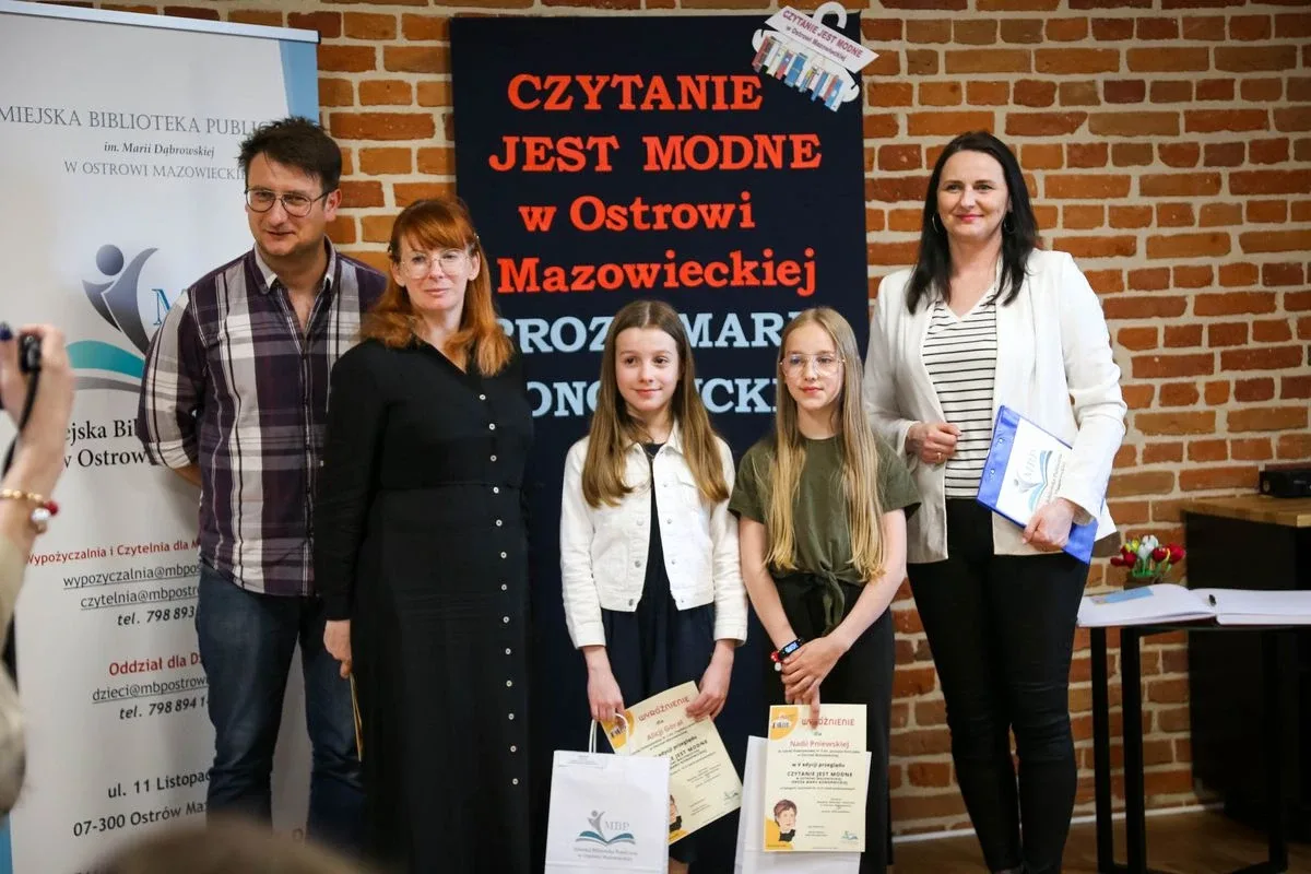 Rozdanie nagród laureatom V edycji akcji "Czytanie jest Modne w Ostrowi Mazowieckiej" (zdjęcia)