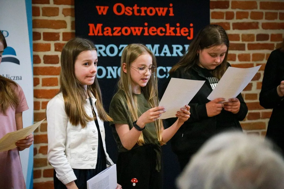 Rozdanie nagród laureatom V edycji akcji "Czytanie jest Modne w Ostrowi Mazowieckiej" (zdjęcia)