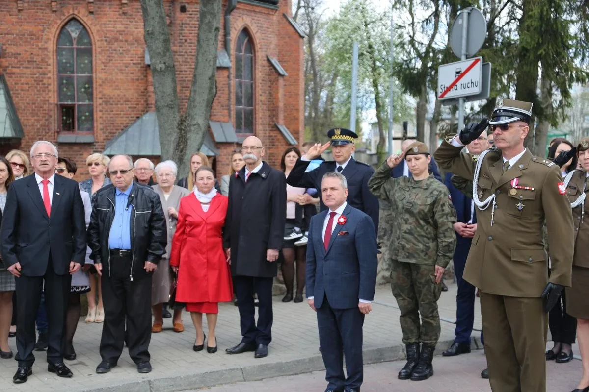 Miejskie obchody Święta Narodowego 3 Maja w Ostrowi Mazowieckiej (zdjęcia)
