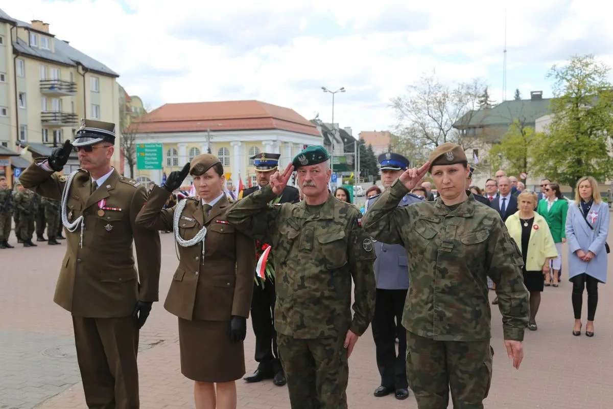 Miejskie obchody Święta Narodowego 3 Maja w Ostrowi Mazowieckiej (zdjęcia)
