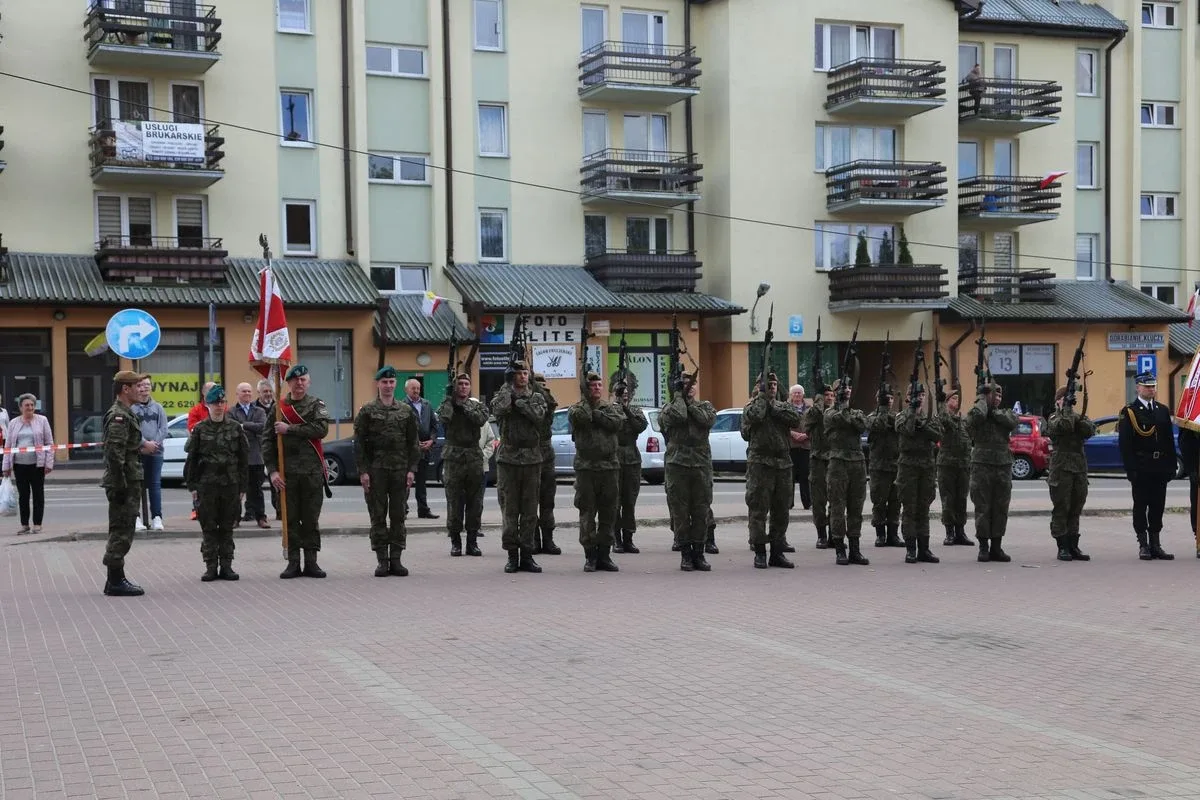 Miejskie obchody Święta Narodowego 3 Maja w Ostrowi Mazowieckiej (zdjęcia)