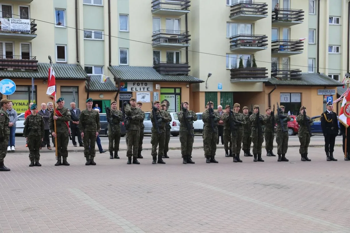 Miejskie obchody Święta Narodowego 3 Maja w Ostrowi Mazowieckiej (zdjęcia)