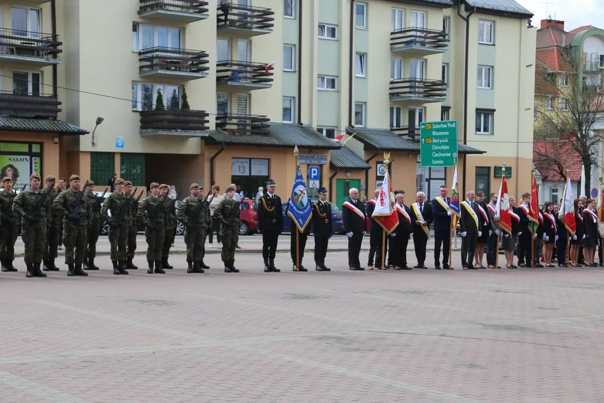 Miejskie obchody Święta Narodowego 3 Maja w Ostrowi Mazowieckiej (zdjęcia)
