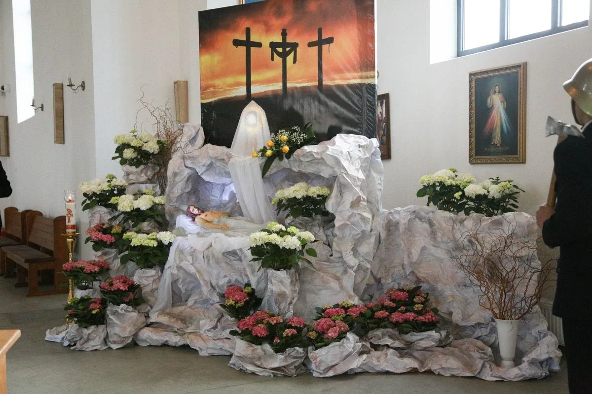 Groby Pańskie w ostrowskich parafiach (zdjęcia)