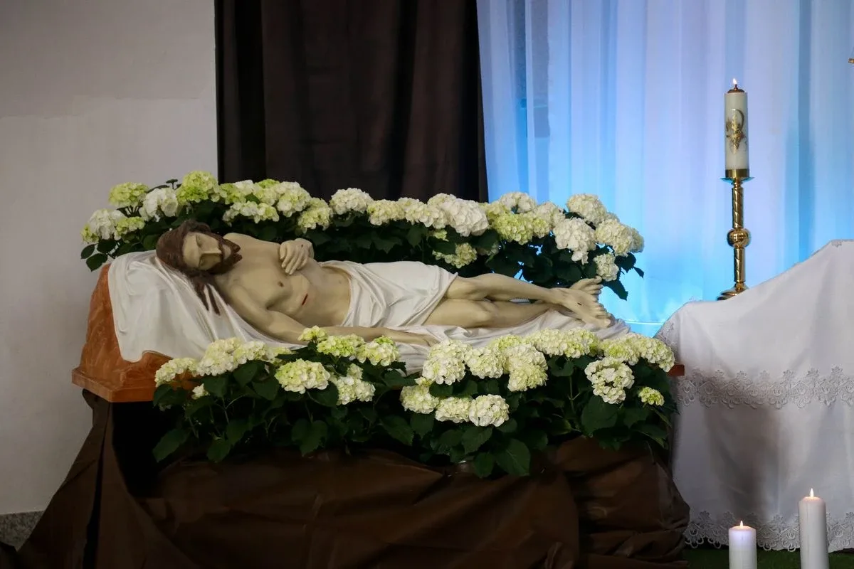 Groby Pańskie w ostrowskich parafiach (zdjęcia)