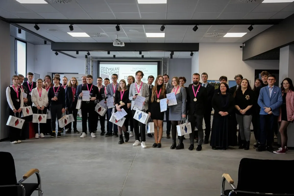 Finał Turnieju Debat Oksfordzkich "Odzyskani Bohaterowie" w Starej Elektrownicy (zdjęcia)