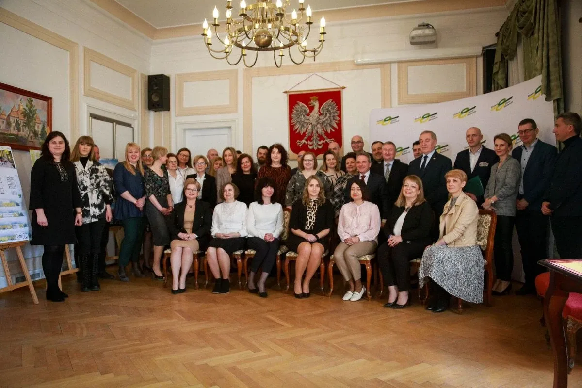 Wkrótce rozpocznie się budowa szkoły i przedszkola przy ulicy Partyzantów. Podpisano umowę z wykonawcą! (zdjęcia)
