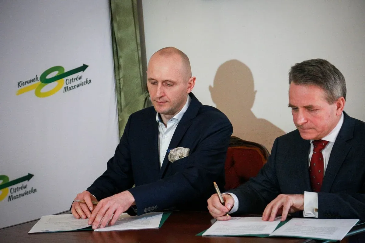 Wkrótce rozpocznie się budowa szkoły i przedszkola przy ulicy Partyzantów. Podpisano umowę z wykonawcą! (zdjęcia)
