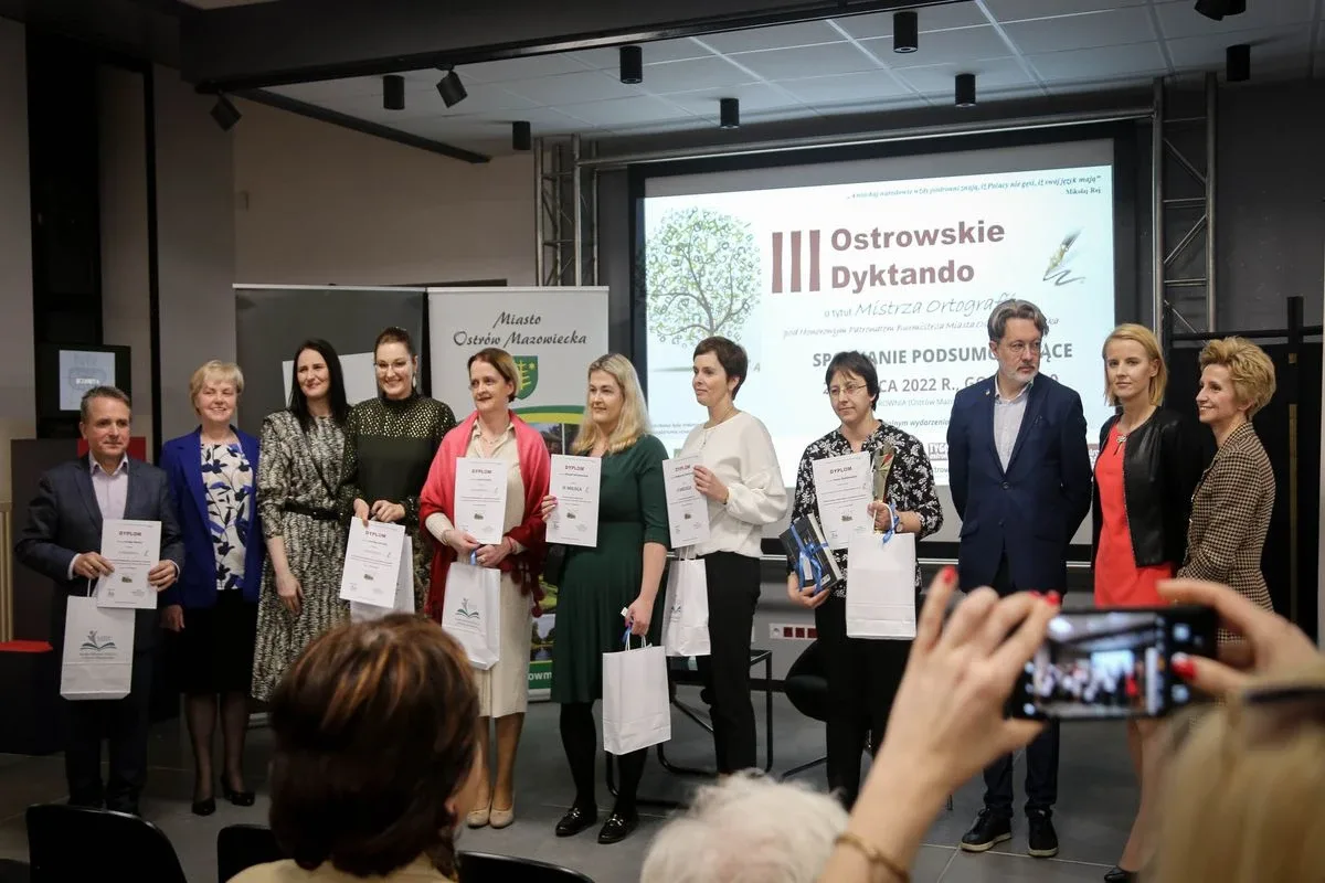 Wręczeniu nagród laureatom III Ostrowskiego Dyktanda towarzyszyło spotkanie z Michałem Rusinkiem (zdjęcia)