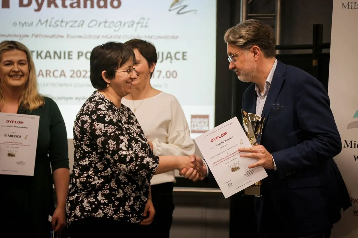 Wręczeniu nagród laureatom III Ostrowskiego Dyktanda towarzyszyło spotkanie z Michałem Rusinkiem (zdjęcia)