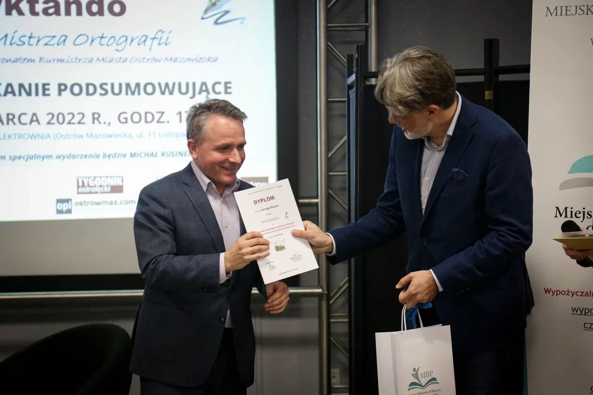 Wręczeniu nagród laureatom III Ostrowskiego Dyktanda towarzyszyło spotkanie z Michałem Rusinkiem (zdjęcia)