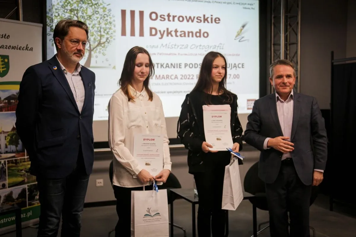 Wręczeniu nagród laureatom III Ostrowskiego Dyktanda towarzyszyło spotkanie z Michałem Rusinkiem (zdjęcia)